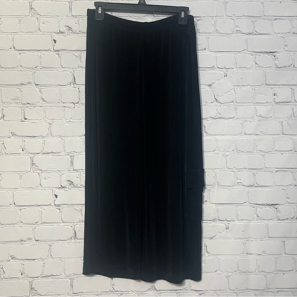 Chicos Travelers Slinky Knit Capri Pants Size 2 Black Wide Leg Crop Pull On